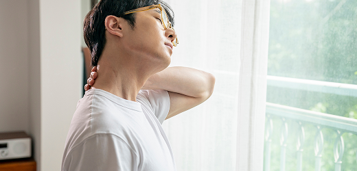 목 움직임에 따른 통증 악화